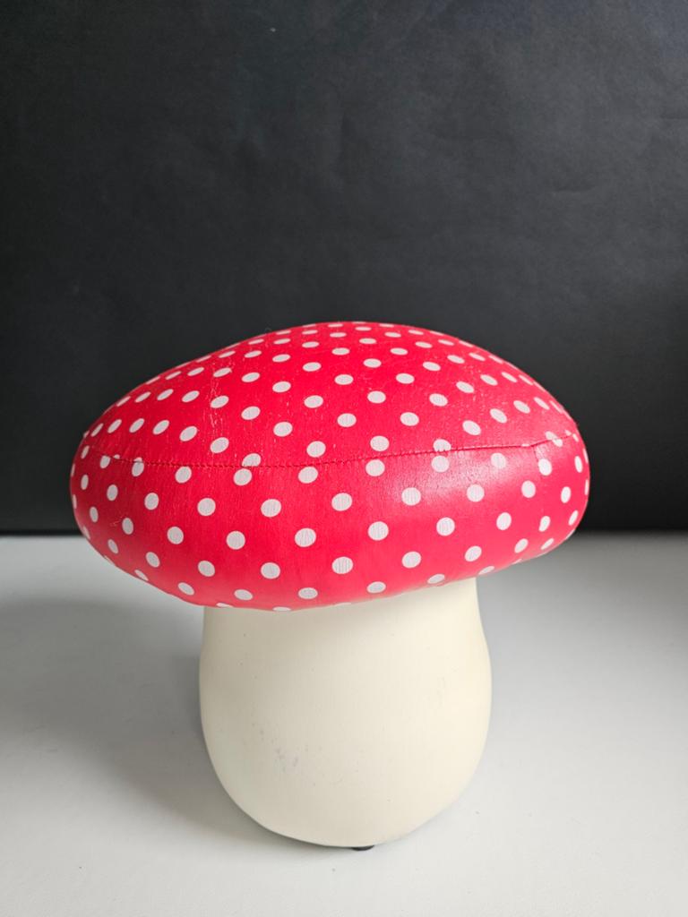 Decoratieve paddenstoel rood met witte stippen, Ophalen, Gebruikt