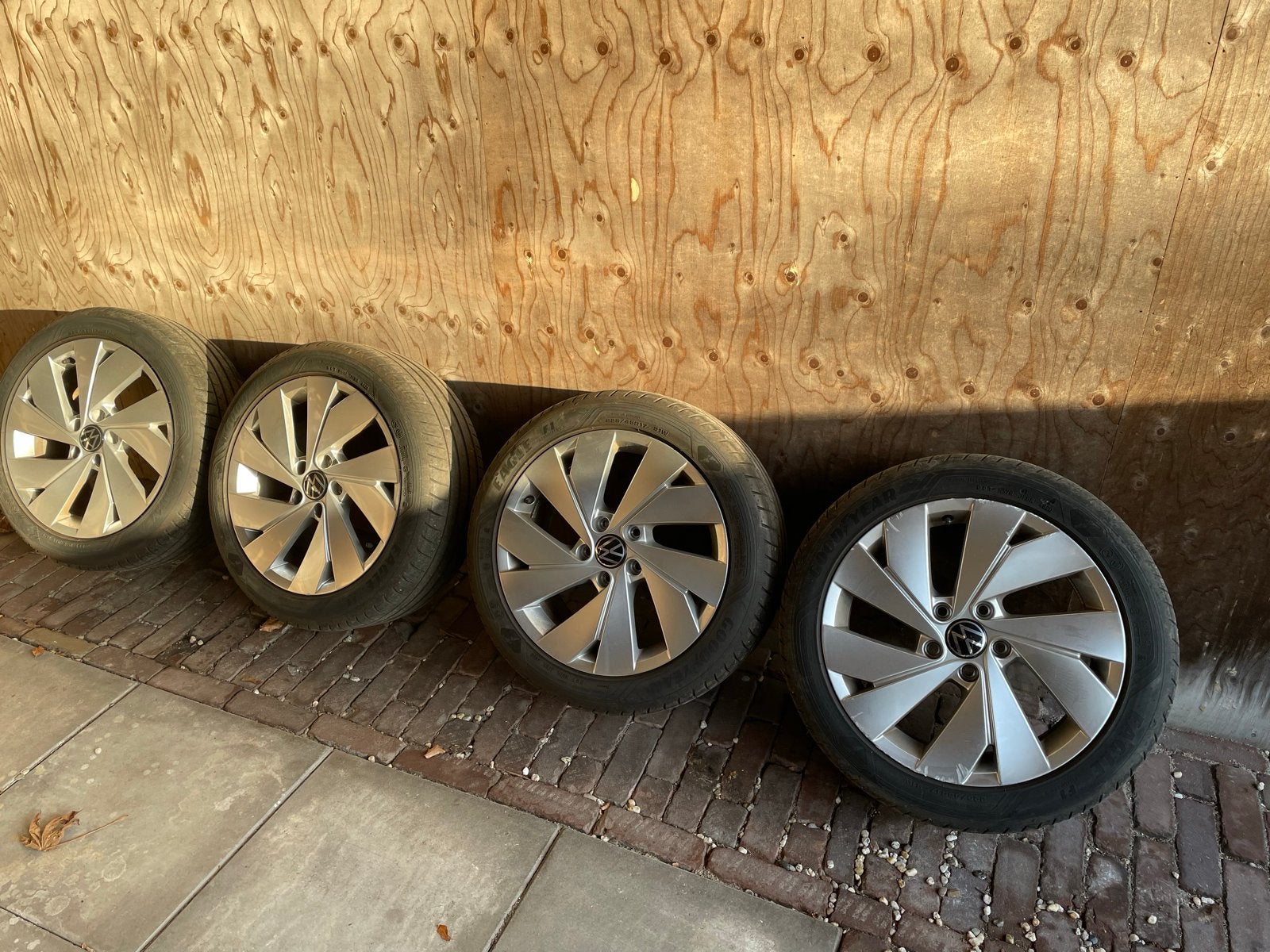 Originele set 17 inch Golf 8 velgen met Goodyear banden, Ophalen, Gebruikt, Banden en Velgen, 17 inch