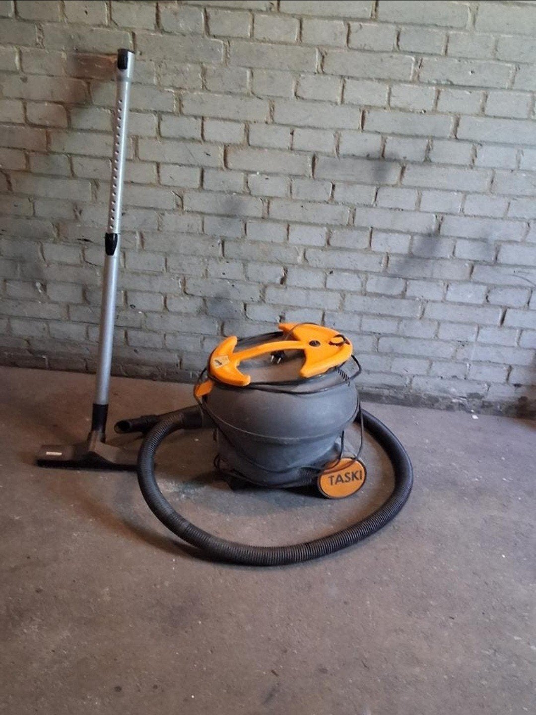Te koop, Vento Taski 8. Bouwwerk stofzuiger., Ophalen