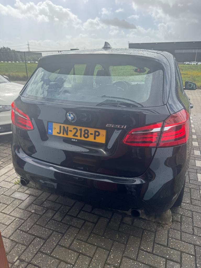 BMW 2-Serie Active Tourer 2.0 220I AUT 2015 Zwart, Auto's, BMW, 1998 cc, 730 kg, Zwart, 75 €/maand