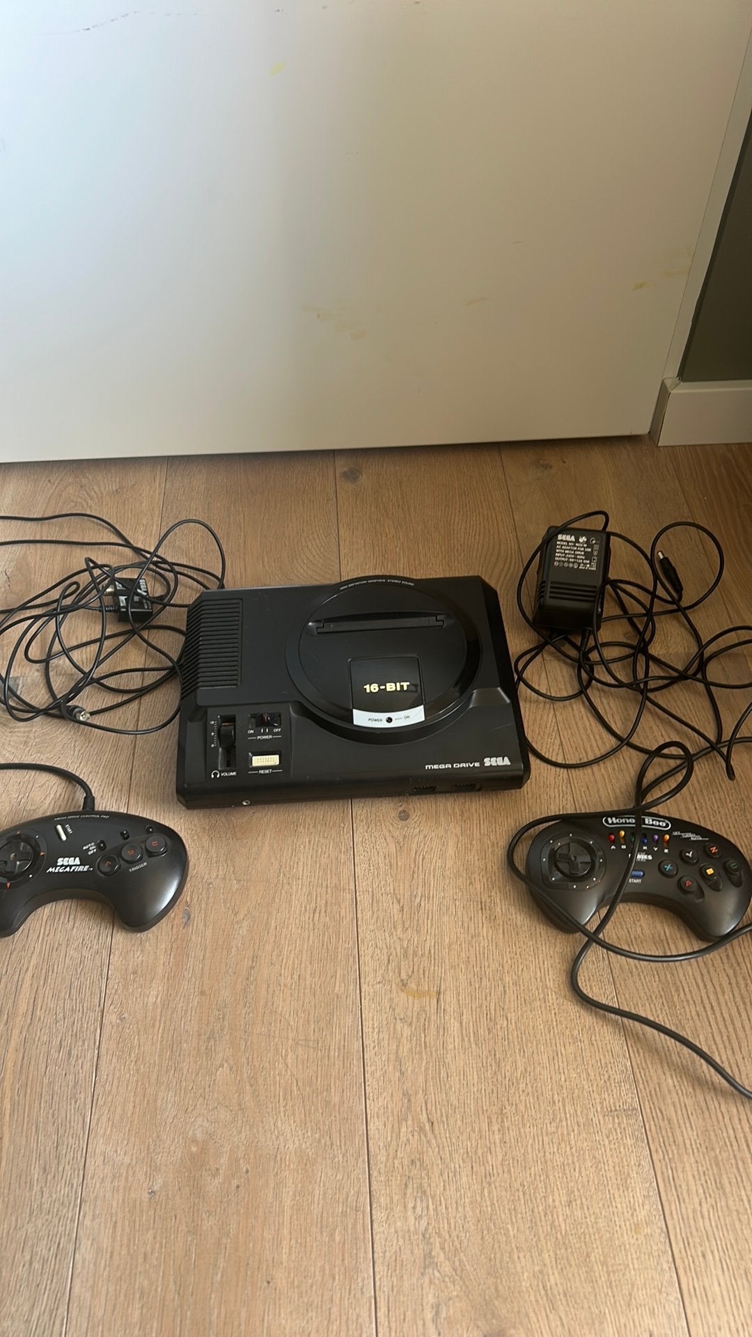 Sega Mega Drive 1 werkend met controllers en 3 sonic spellen, Spelcomputers en Games, Spelcomputers | Sega, Mega Drive, Verzenden