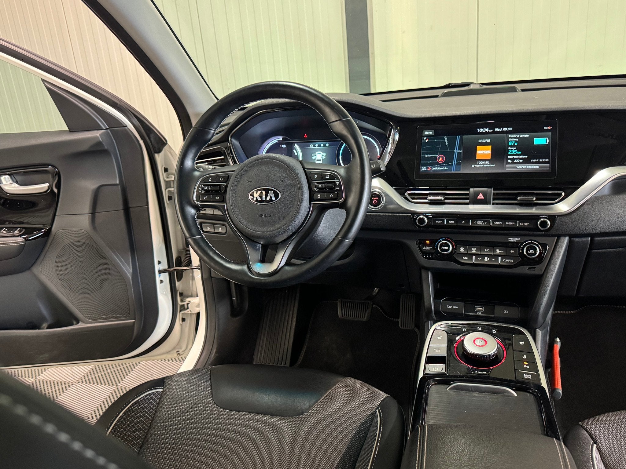 Kia e-Niro DynamicPlusLine 39kWh | SoH 99% | Navi | Camera |, Gebruikt, Origineel Nederlands, 1567 kg, 180 kWh