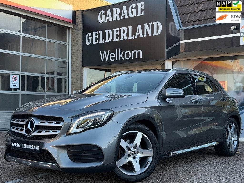 Mercedes-Benz GLA-klasse 180 Business Solution AMG | Pano |, Auto's, Mercedes-Benz, Gebruikt, Zwart, 4 cilinders, 122 pk