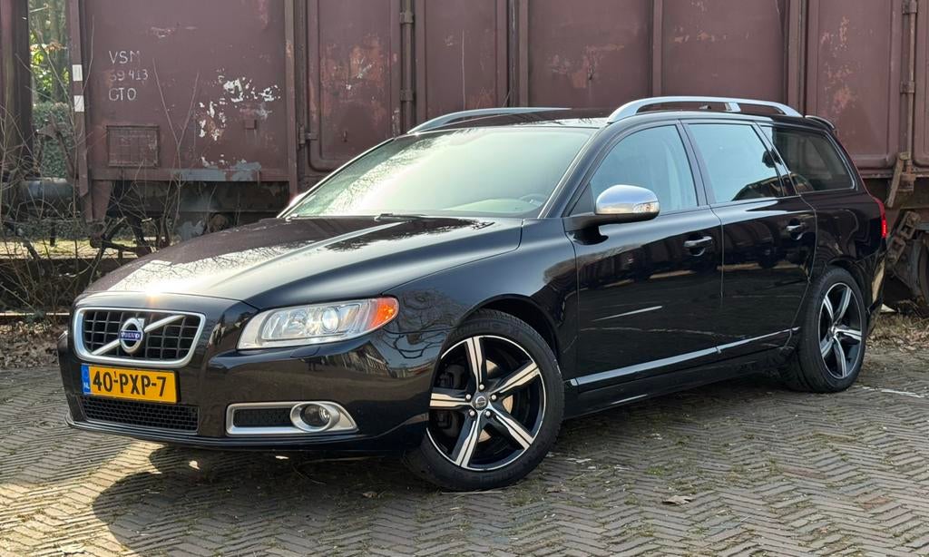 Volvo V70 2.0T R-Design | Aut. | Coating | Trekhaak | Audio, Euro 5, 1800 kg, Zwart, 4 cilinders