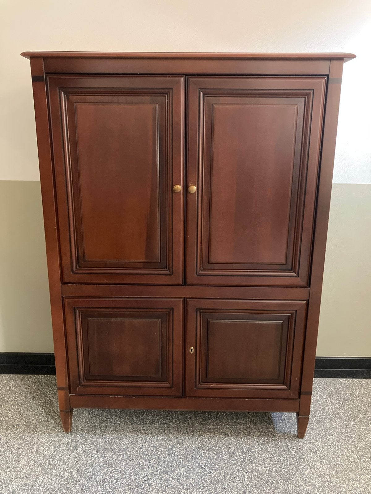 Houten kast met deuren en planken, Ophalen