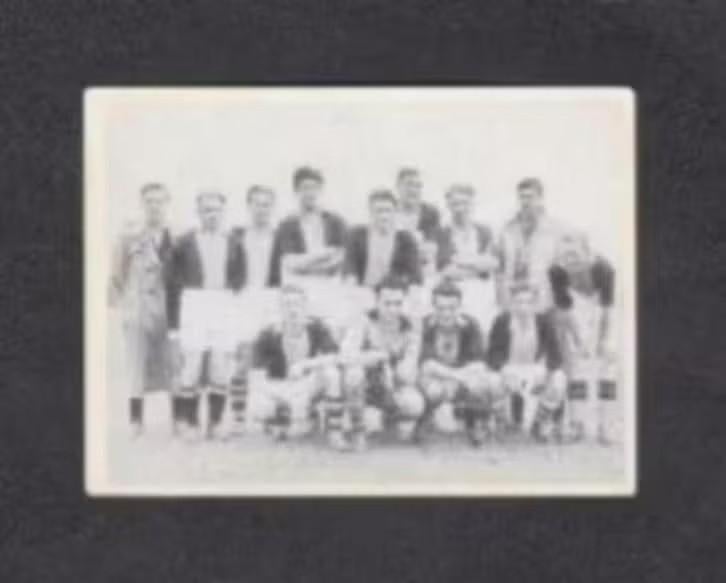 Voetbalplaatje Schoten Haarlem 1951-1952., Ophalen of Verzenden, Zo goed als nieuw