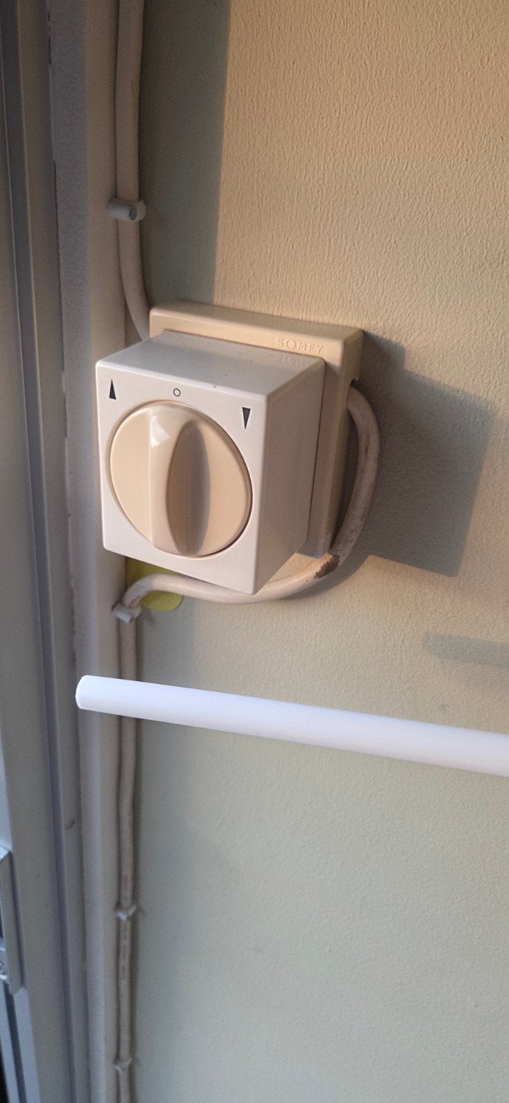 Elektrisch rolluik met Somfy bediening, Doe-het-zelf en Verbouw, Rolluiken, Ophalen, Gebruikt, Elektrische bediening, 150 tot 200 cm