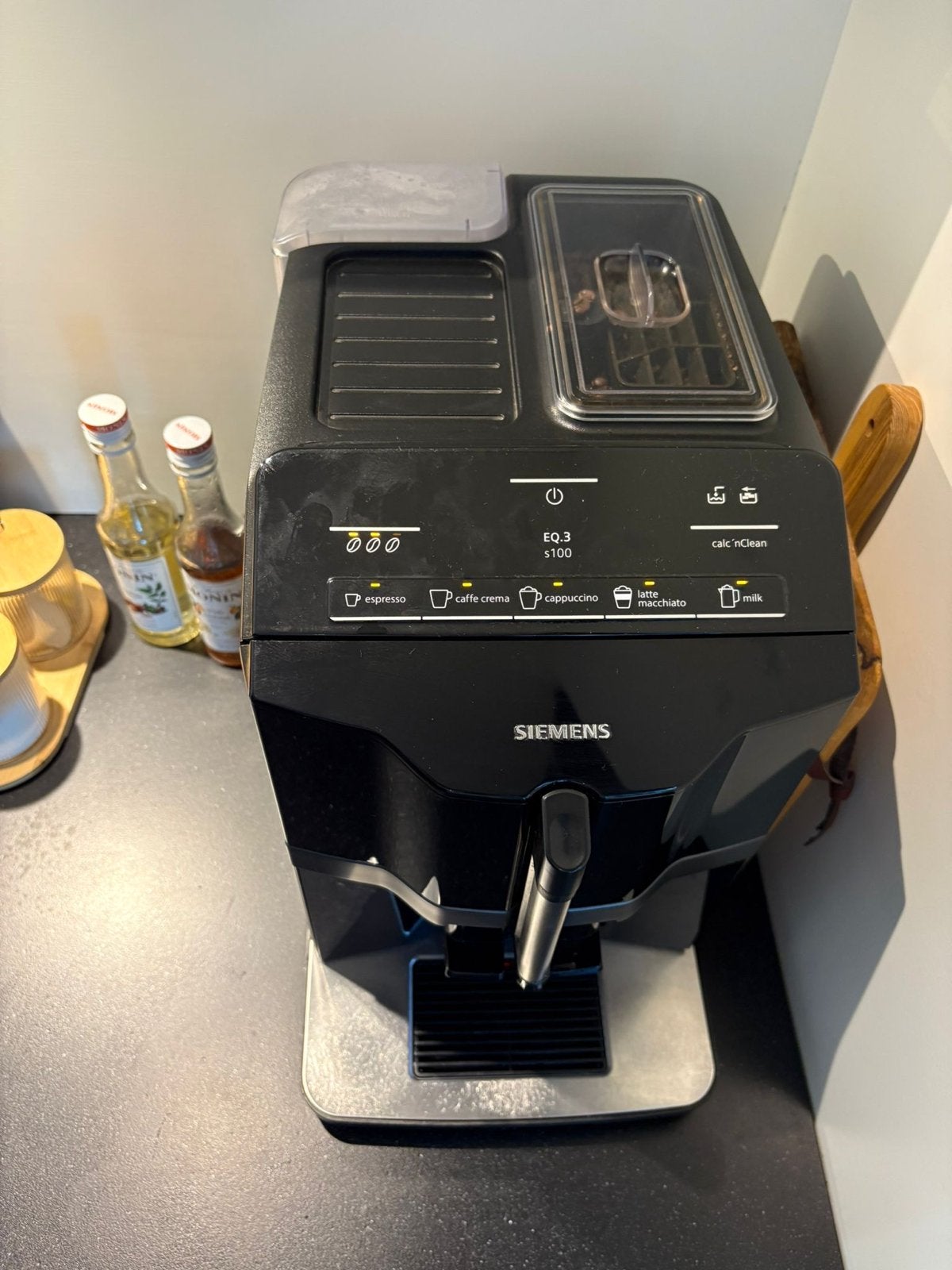 Siemens EQ.3 S100 volautomatische espressomachine, Afneembaar waterreservoir, Espresso apparaat, 10 kopjes of meer, Zo goed als nieuw