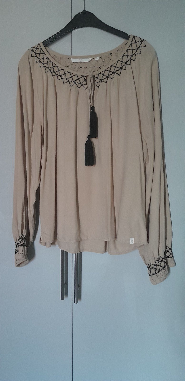 Luchtige Didi blouse zand/zwarte kleur maat 42., Kleding | Dames, Blouses en Tunieken, Ophalen of Verzenden, Zo goed als nieuw