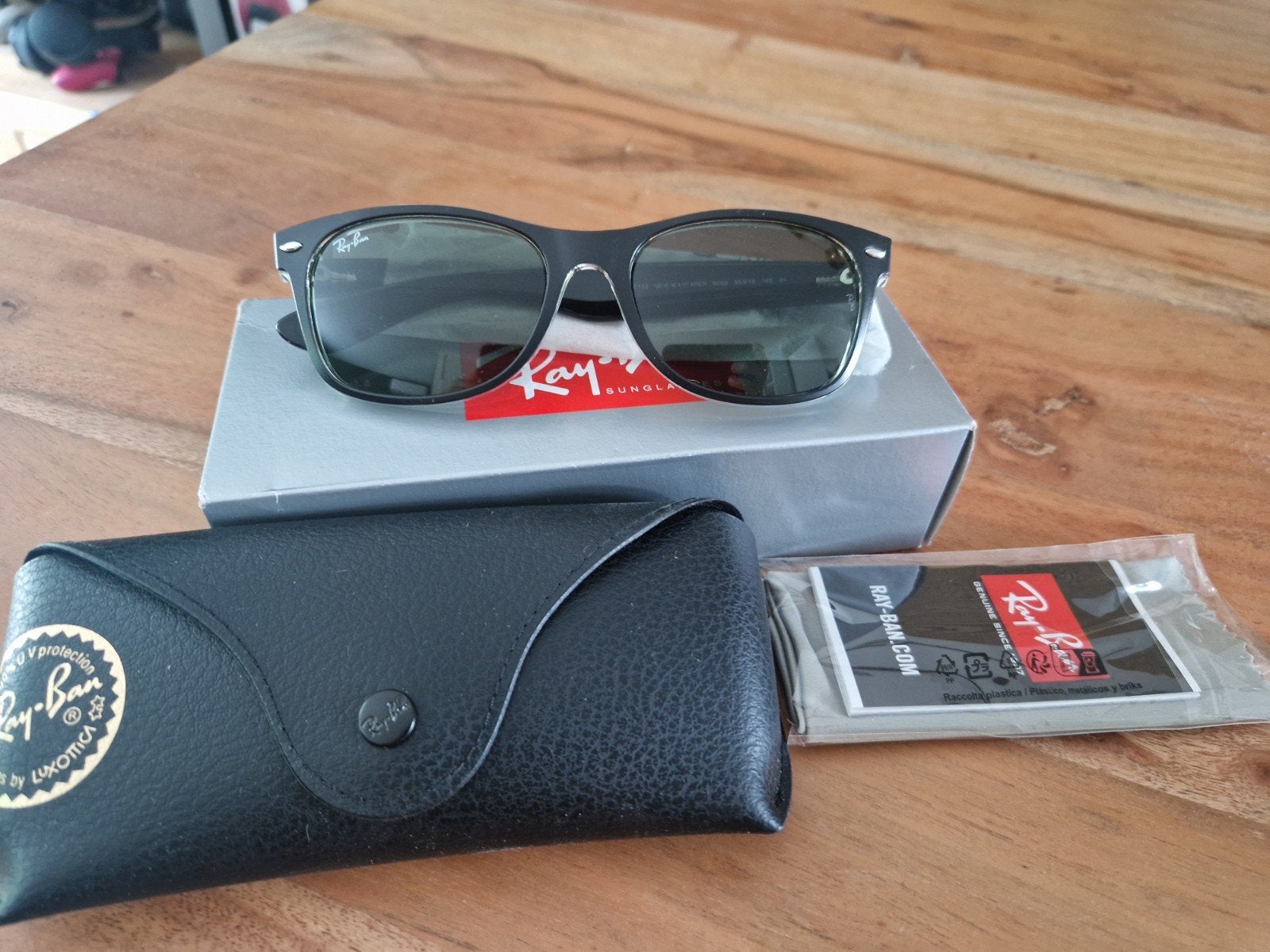 Ray-Ban New Wayfarer RB2132-55 Zonnebril Unisex, Zonnebril, Zwart, Nieuw, Ophalen of Verzenden