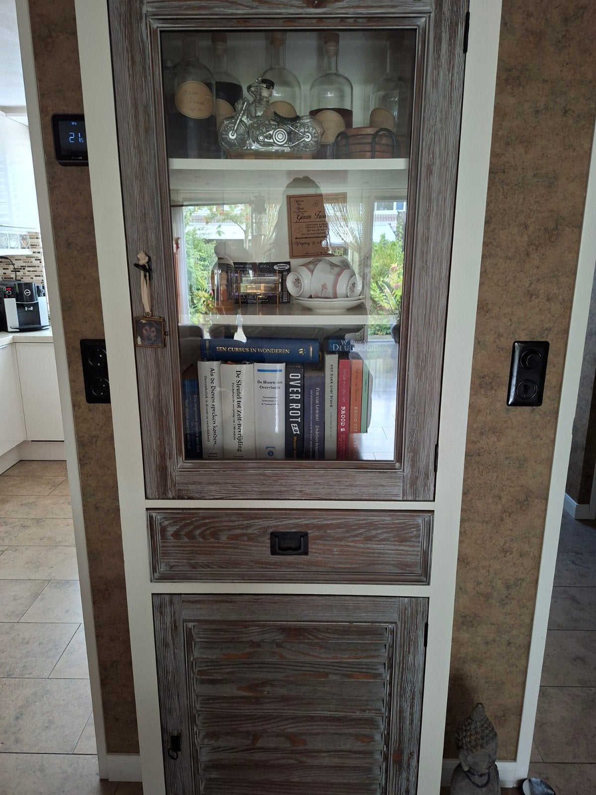 Vintage vitrinekast met glas en lade, Ophalen, Minder dan 50 cm, Gebruikt, Met lade(s)