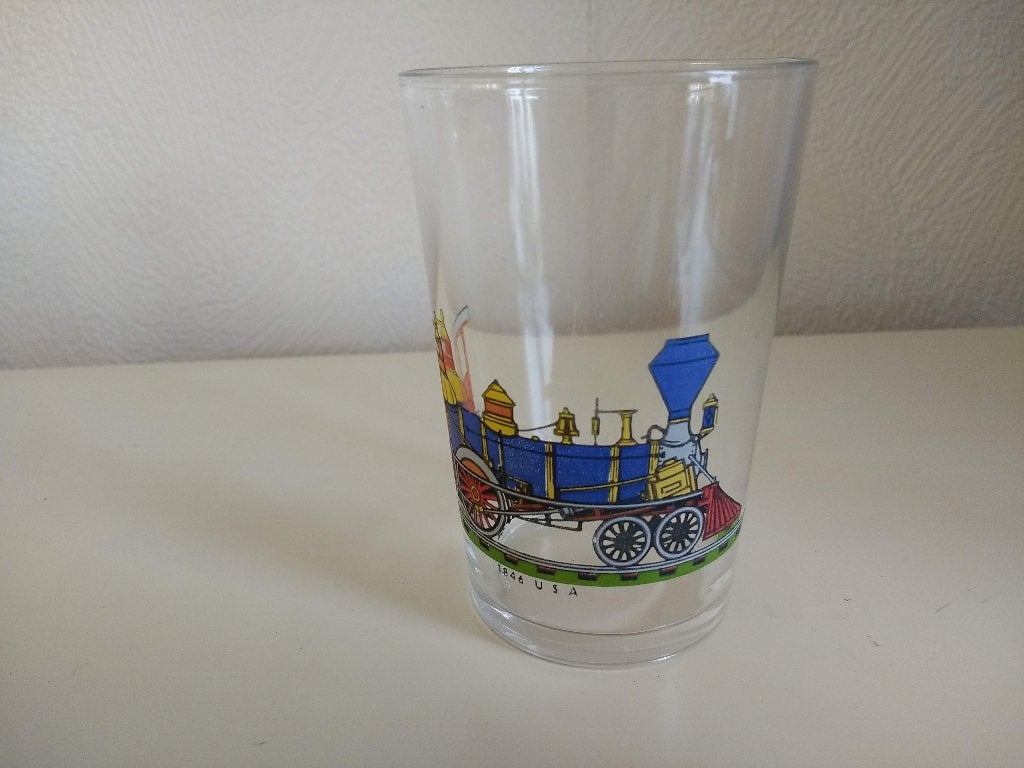 Drinkglas, glas, limonadeglas met trein, locomotief erop, Ophalen of Verzenden, Zo goed als nieuw, Frisdrankglas