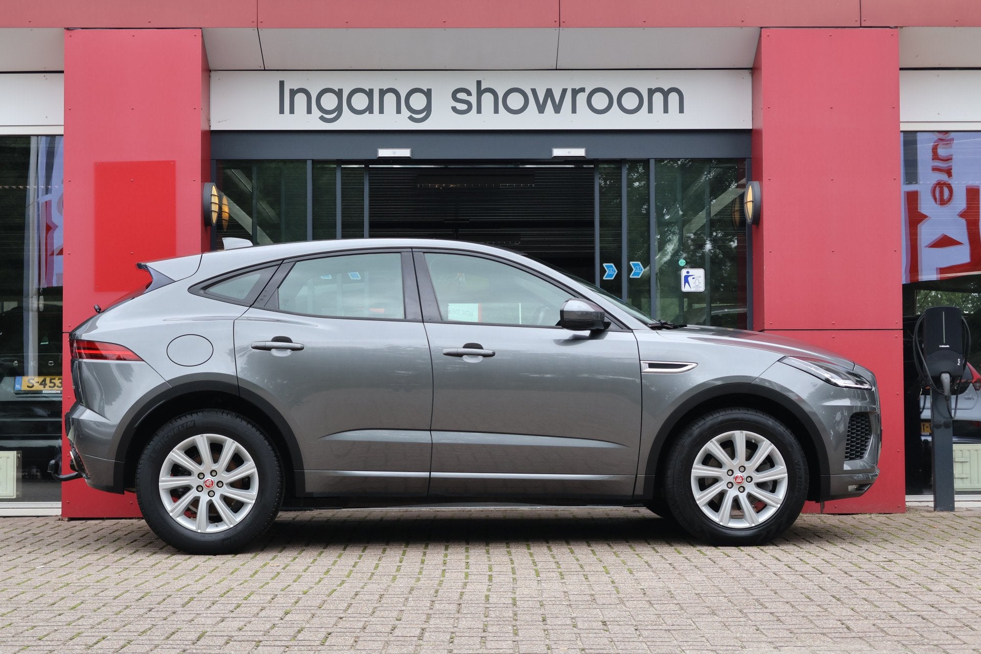 Jaguar E-Pace 2.0 D150 R-Dynamic | Origineel NL | Dealer Ond, Auto's, Voorwielaandrijving, Dealer onderhouden, Gebruikt, 150 pk