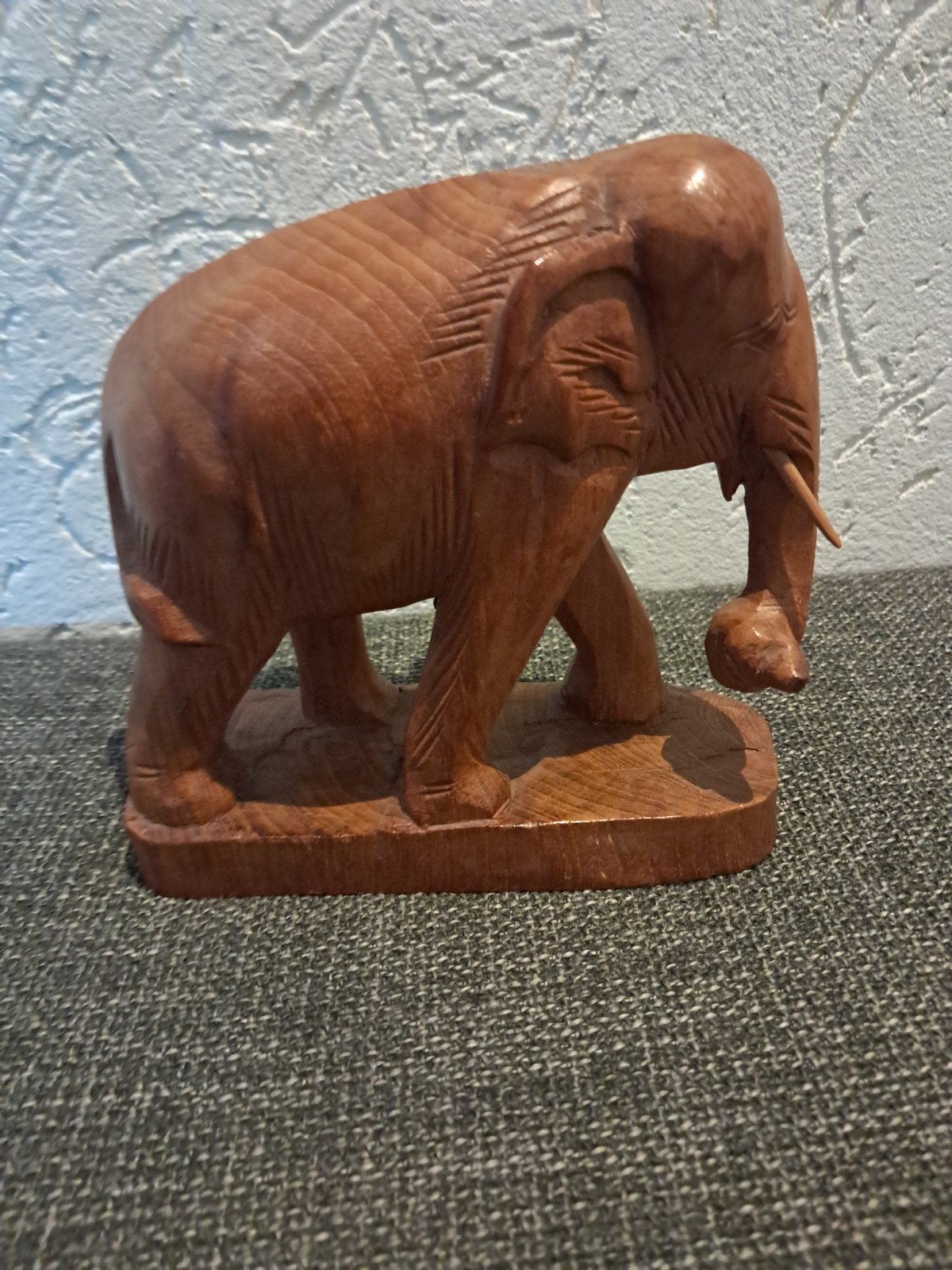 Houten olifant - 15 cm hoog, Antiek en Kunst, Ophalen of Verzenden, Hout, Minder dan 20 cm