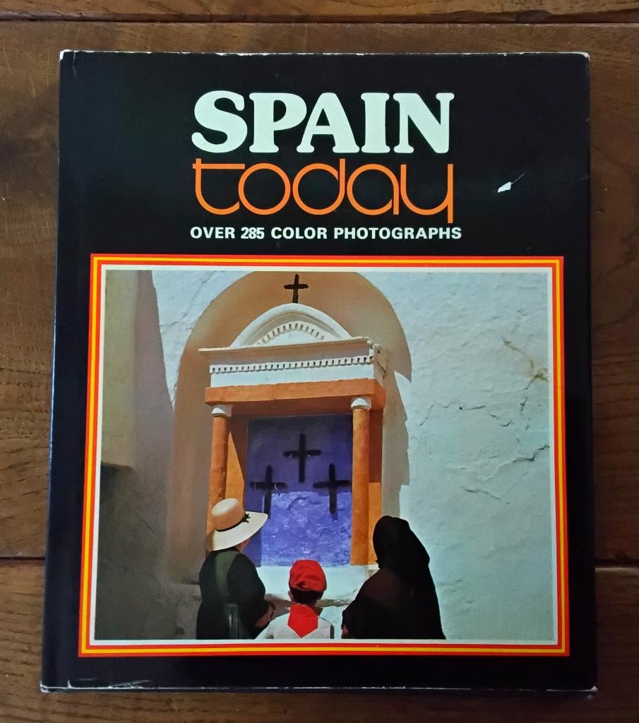 Spain today - over 285 color photographs (Spanje), Ophalen of Verzenden, Gelezen