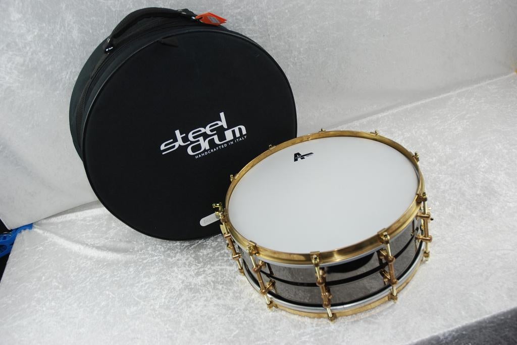 NIEUW!  Steeldrum Brass black nickle met tas 14x5,5 inch, Muziek en Instrumenten, ., Drums of Percussie, Nieuw, Ophalen of Verzenden