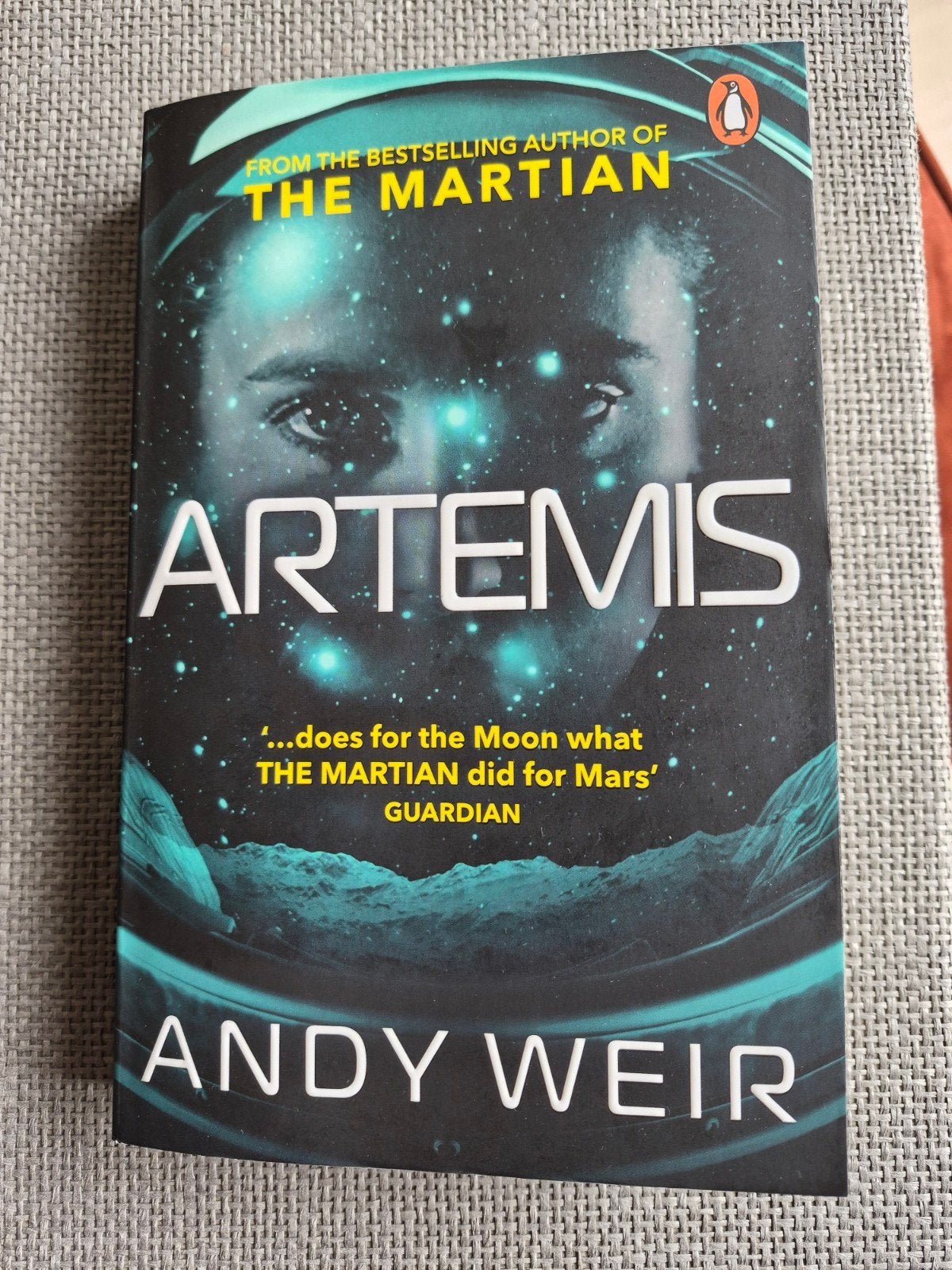 Artemis - Andy Weir (Engelstalig), Ophalen of Verzenden, Zo goed als nieuw