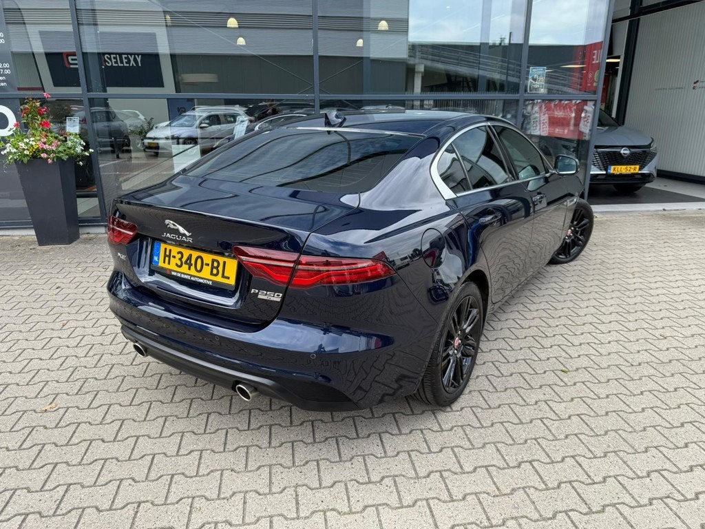 Jaguar XE 2.0 P250 S *Cruise Control & Navigatie*, Automaat, Achterwielaandrijving, 4 cilinders, Blauw