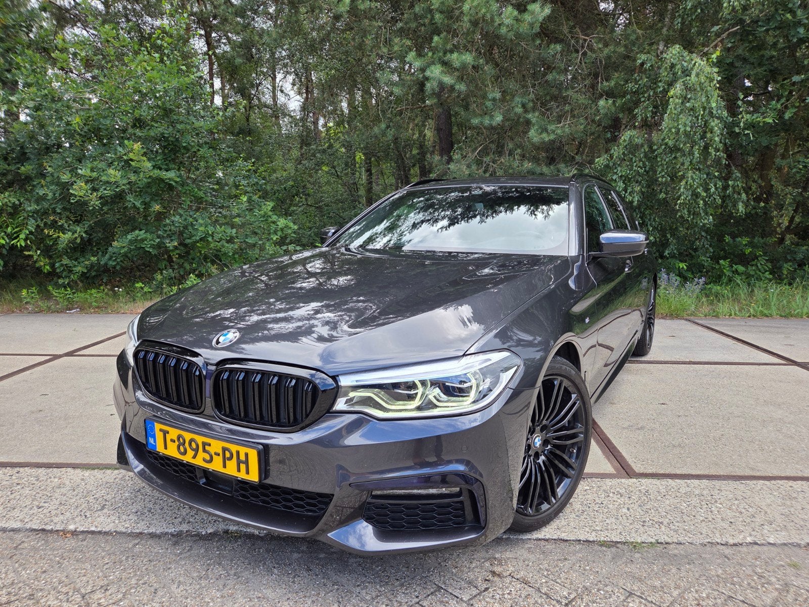 BMW 5-Serie M-pakket NIEUWE APK 520d 2019 Grijs vol opties, Achterwielaandrijving, 1995 cc, 2000 kg, Leder
