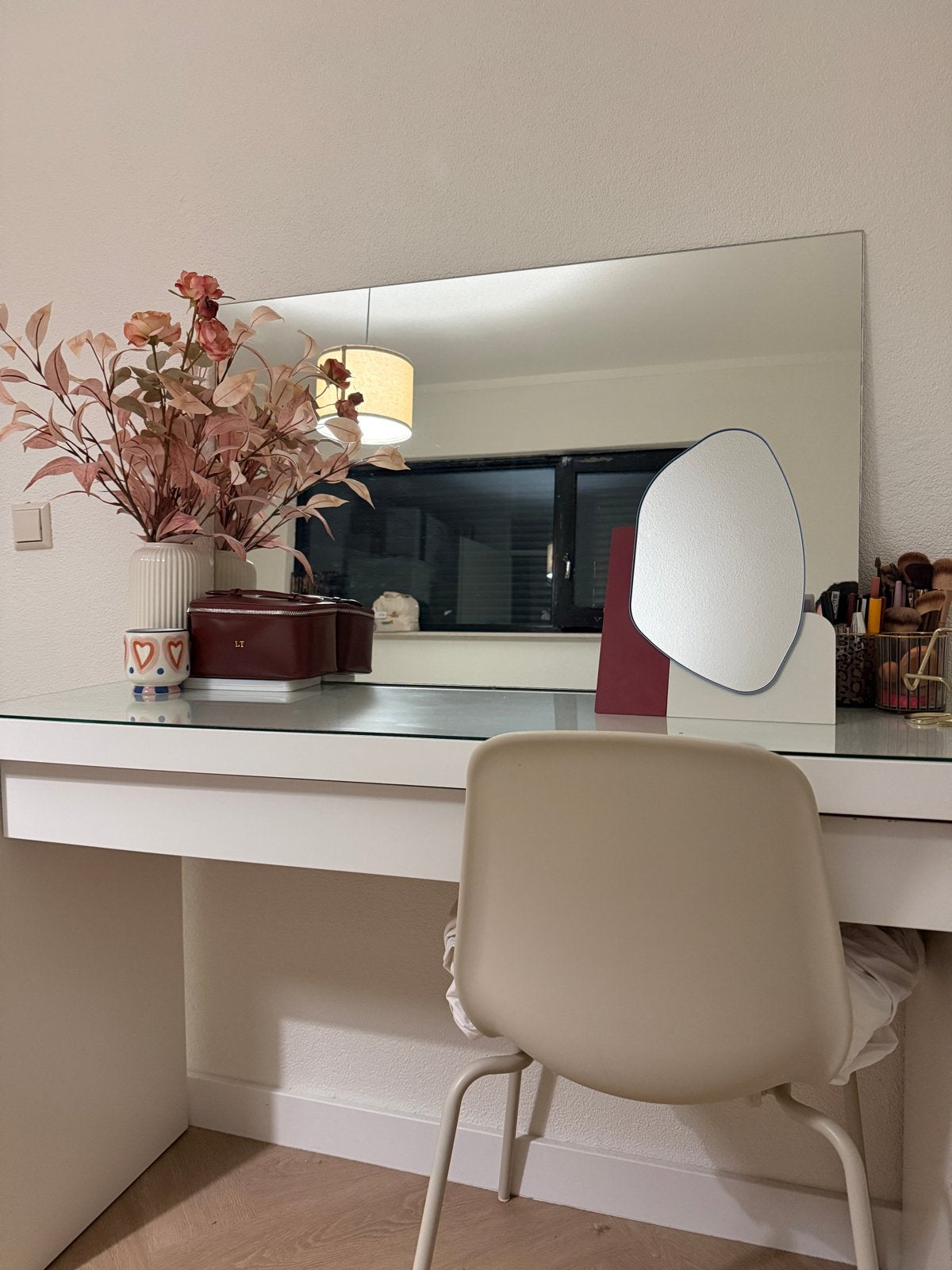 Witte make-up tafel met spiegel en verlichting, Ophalen, Kunststof, Gebruikt, 50 tot 100 cm