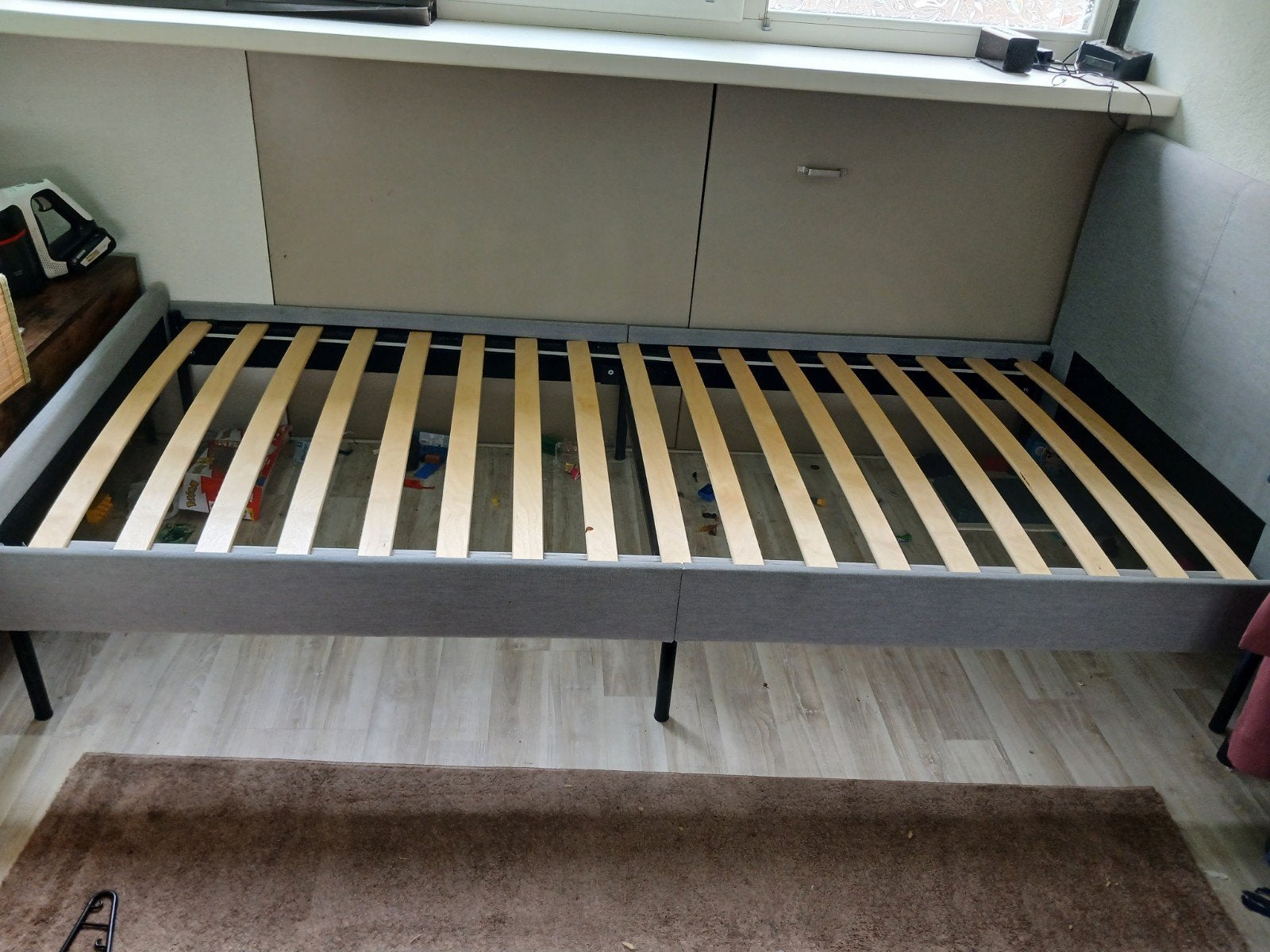 Eenpersoonsbed met lattenbodem - Grijs, Ophalen, 90 cm, Eenpersoons, Zo goed als nieuw