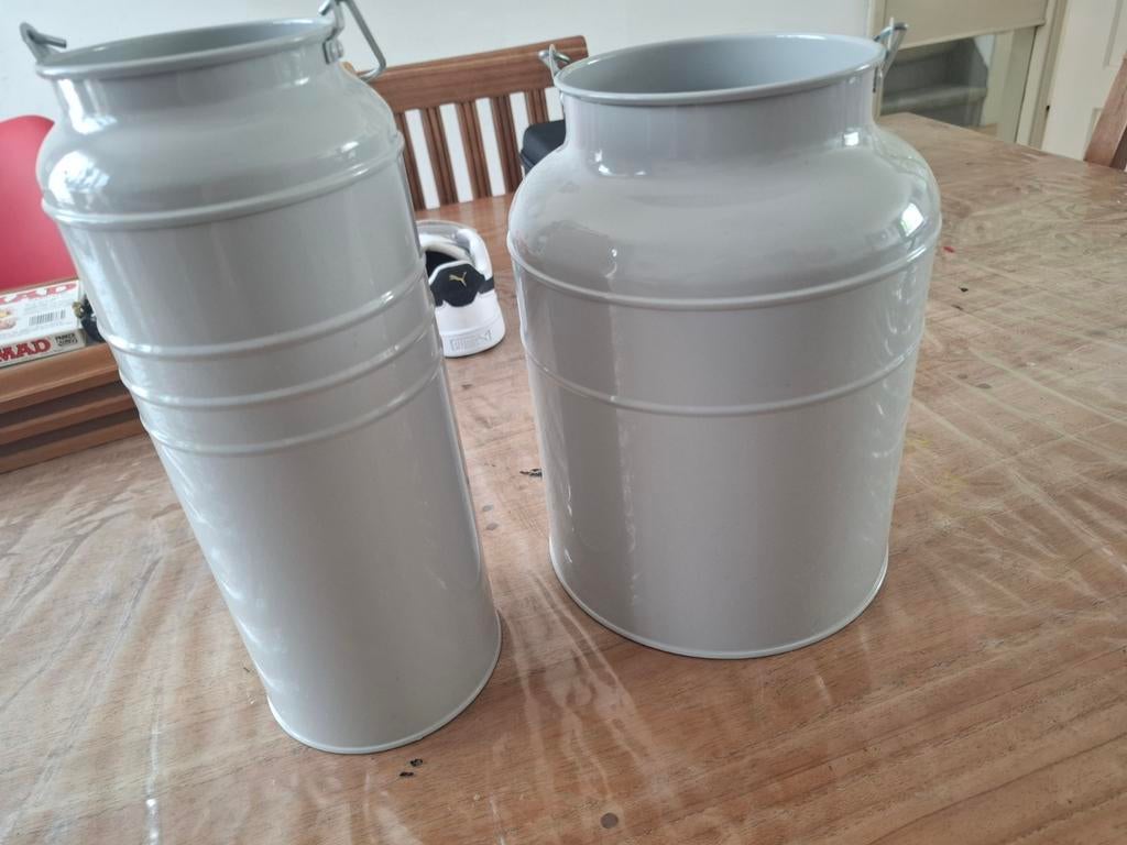 Set van 2 decoratieve melkbussen, grijs,roze, Huis en Inrichting, Ophalen of Verzenden, Zo goed als nieuw, Overige kleuren, Minder dan 50 cm