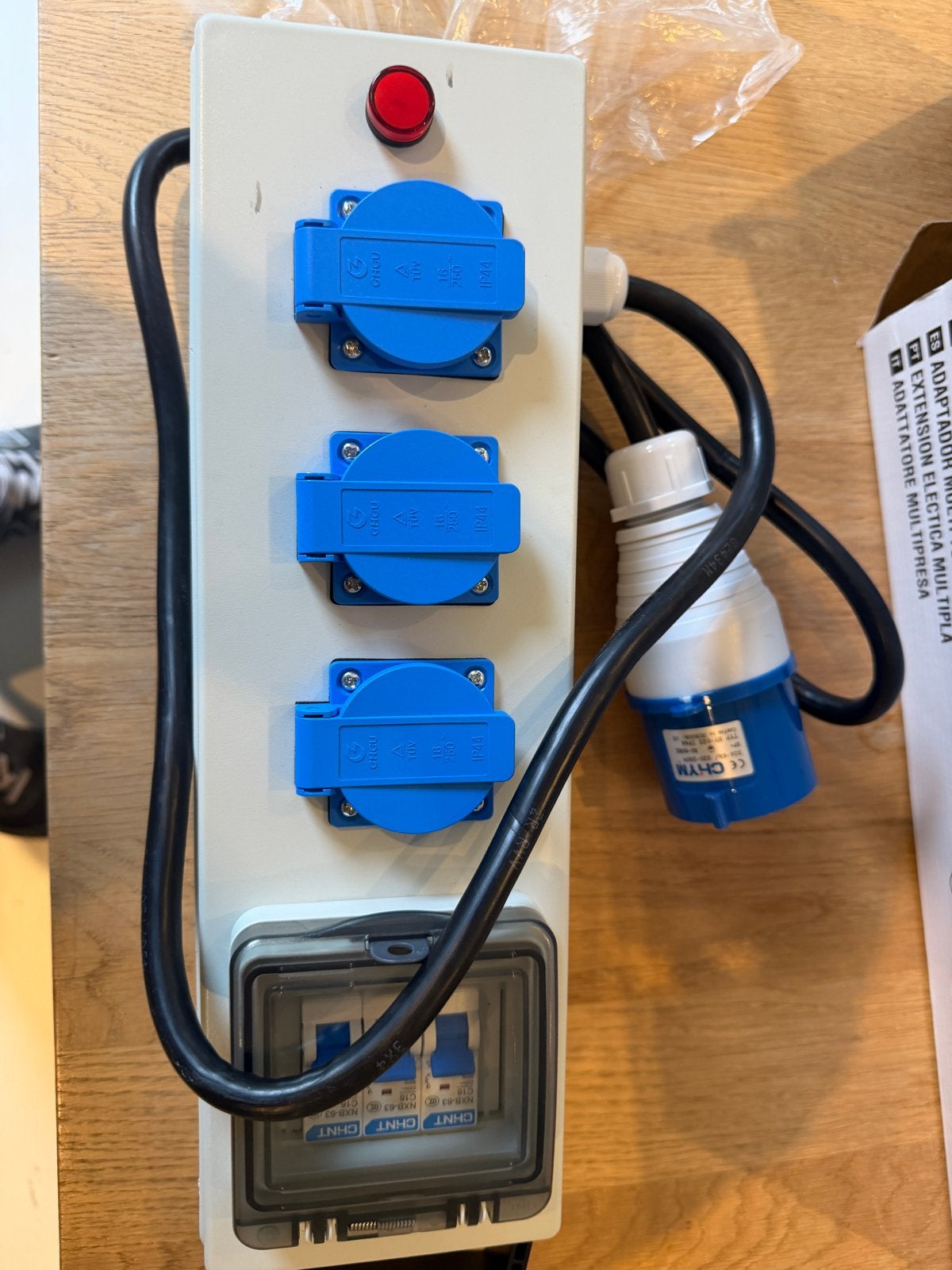 ITcPower AC-ADAPT32-16 Multi Socket Adapter met Zekeringen, Doe-het-zelf en Verbouw, Elektra en Kabels, Nieuw, Overige typen, Ophalen of Verzenden