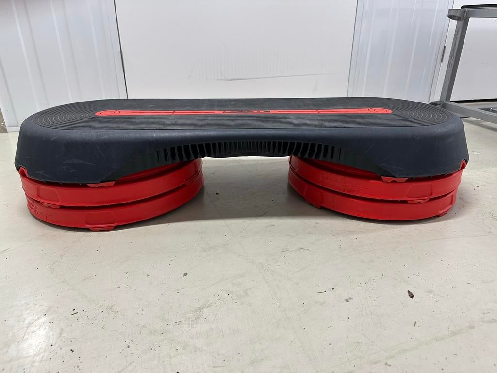 Les Mills Step Up Adjustable Height - Inclusief 4 verhogers, Sport en Fitness, Fitnessmaterialen, Ophalen, Zo goed als nieuw, Benen
