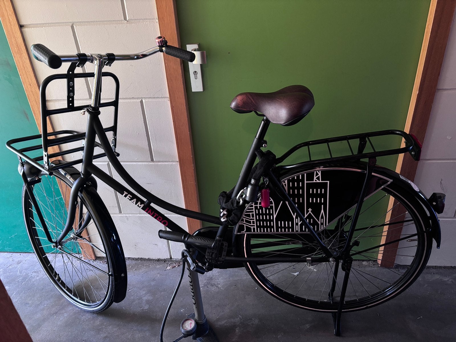 Zeer nette fiets incl fietspomp en extra slot., Fietsen en Brommers, Ophalen, Zo goed als nieuw