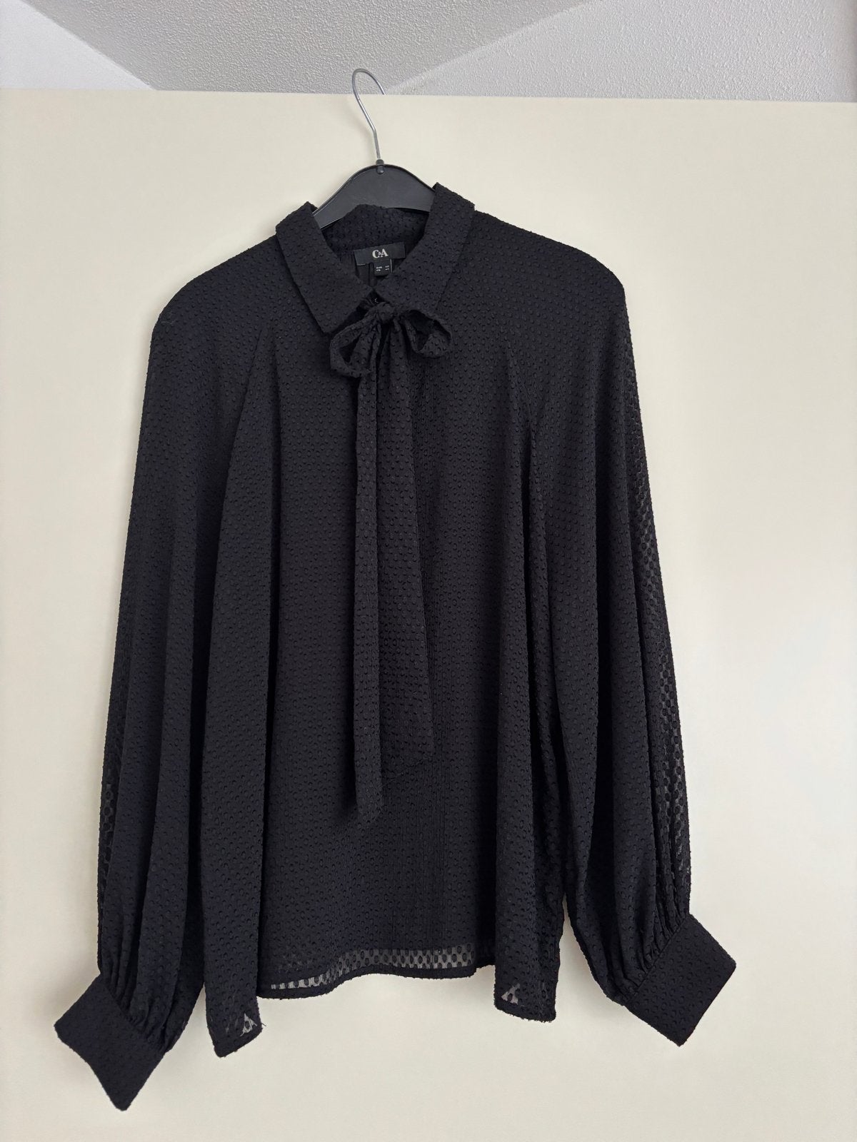 Zwarte blouse met strik maat 42 C&A, Ophalen of Verzenden, Gedragen, Maat 42/44 (L), Zwart
