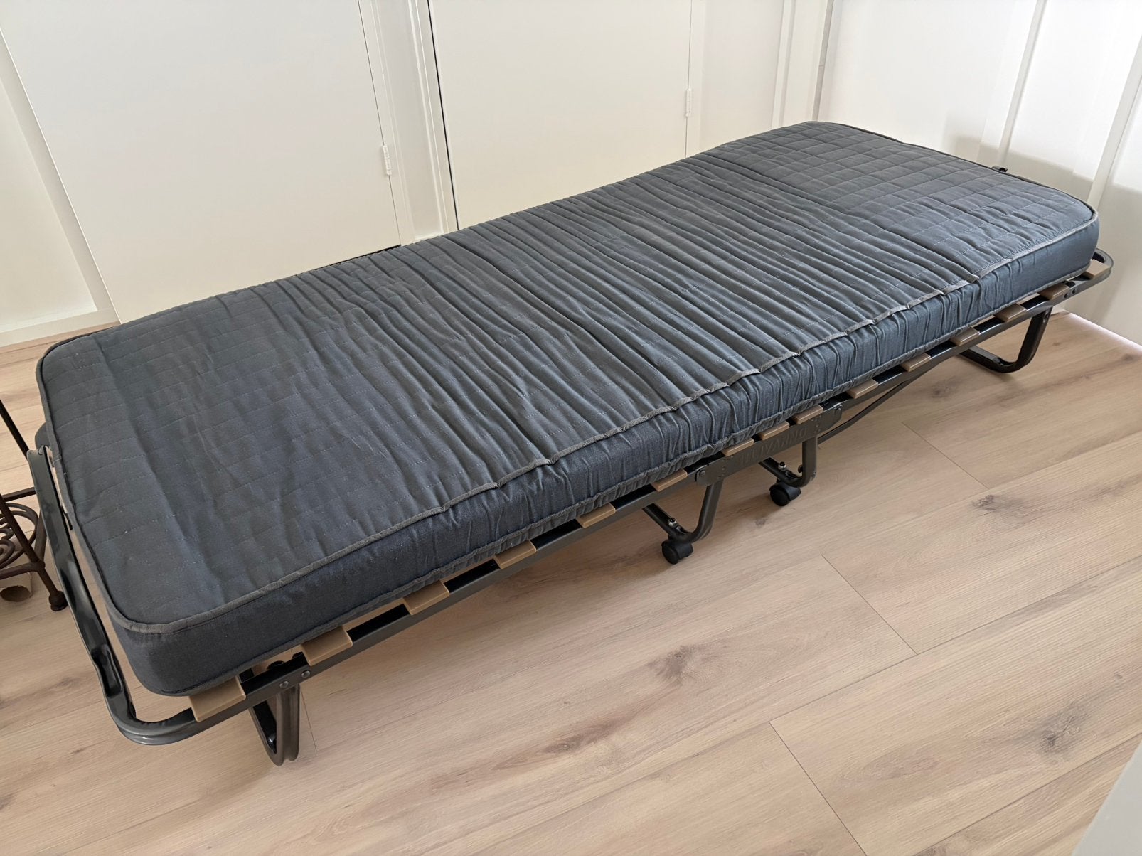 Logeerbed 1persoons opklapbaar, Huis en Inrichting, Ophalen, Gebruikt, Eenpersoons, 80 cm