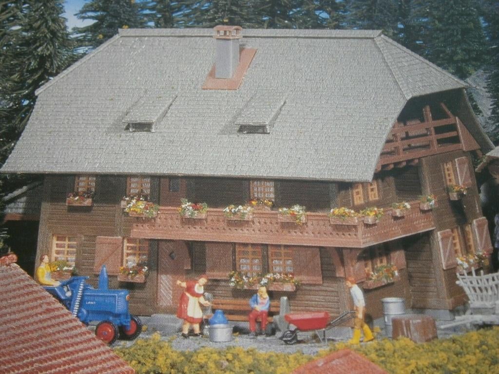 FALLER 130367: bouwpakket boerderij Zwarte Woud, Hobby en Vrije tijd, Modeltreinen | H0, Wisselstroom, Ophalen of Verzenden, Märklin