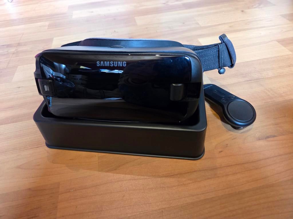 Samsung Gear VR headset met controller, Spelcomputers en Games, Virtual Reality, Verzenden