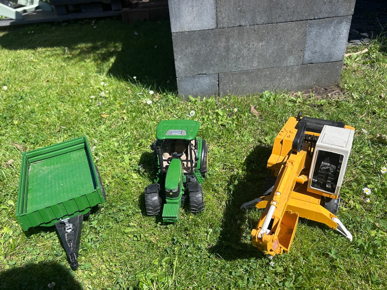 Bruder Tractor met aanhanger en Graafmachine, Kinderen en Baby's, Speelgoed | Speelgoedvoertuigen, Ophalen of Verzenden, Gebruikt
