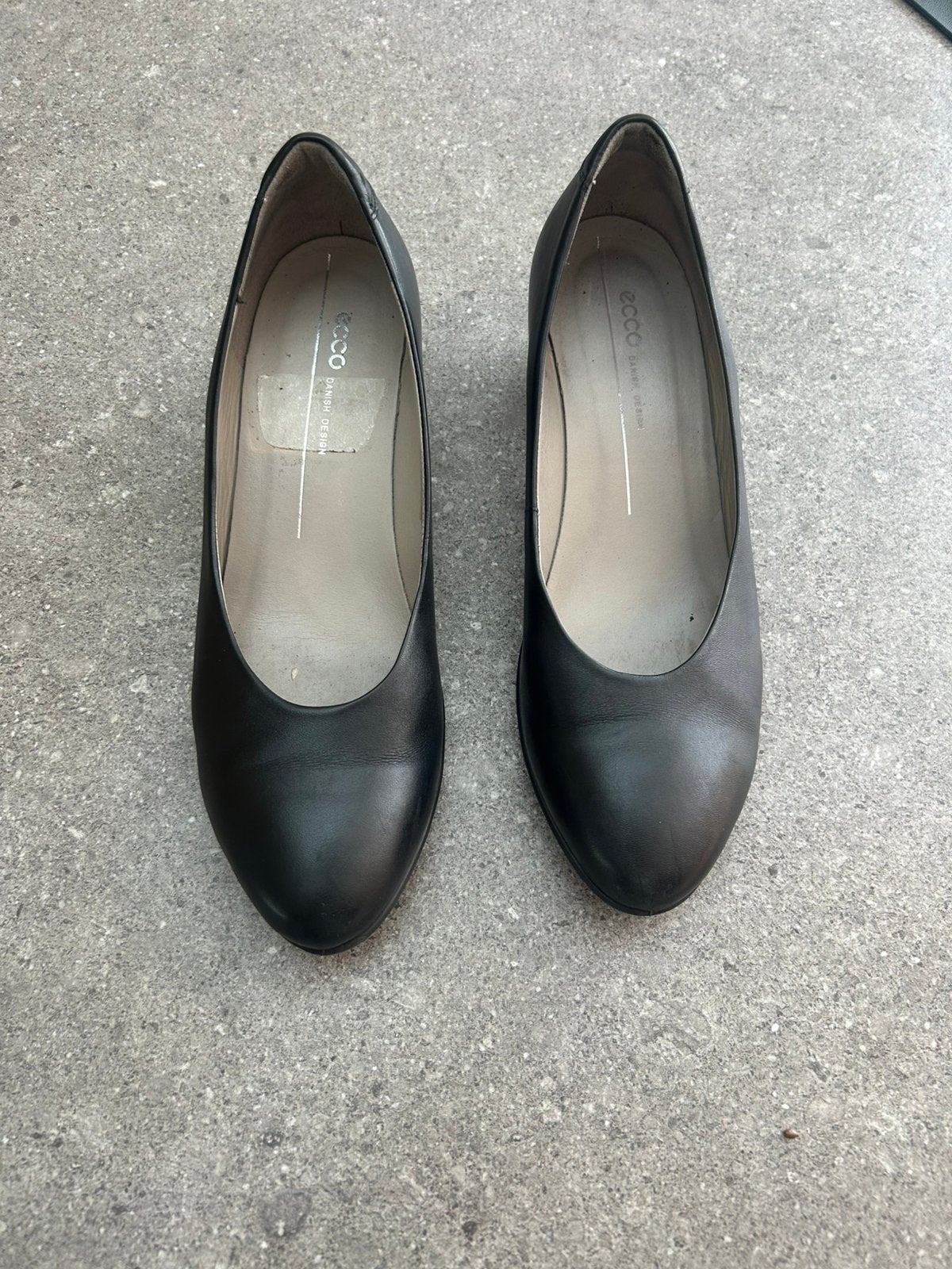 ECCO Sculptured 45 pump maat 40. Inzeer goede staat, Pumps, Zwart, Ophalen of Verzenden, Zo goed als nieuw