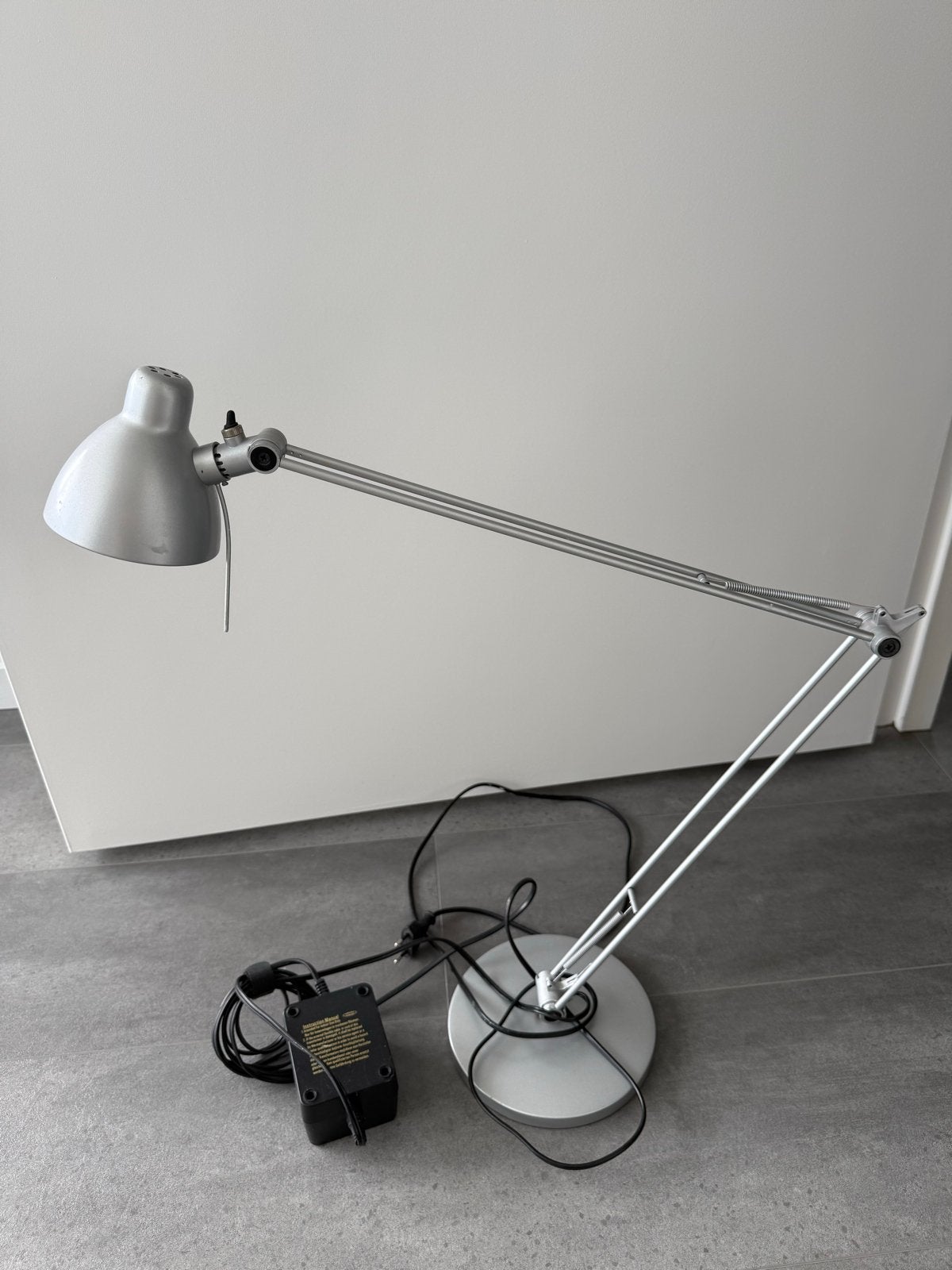IKEA Bureaulamp - Zilverkleurig, Verstelbaar, Bureaulamp, Ophalen of Verzenden, IKEA, Metaal