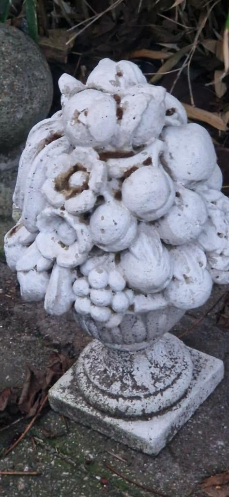 Prachtige betonnen Fruitmand /tuinbeeld op voet (brocante), Ophalen, Gebruikt, Beton, Overige typen