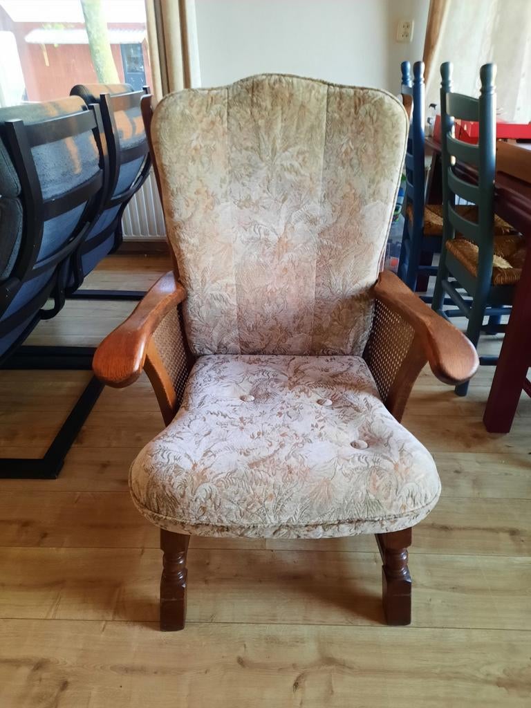 Vintage fauteuil met rotan en houten armleuningen, Antiek en Kunst, Ophalen