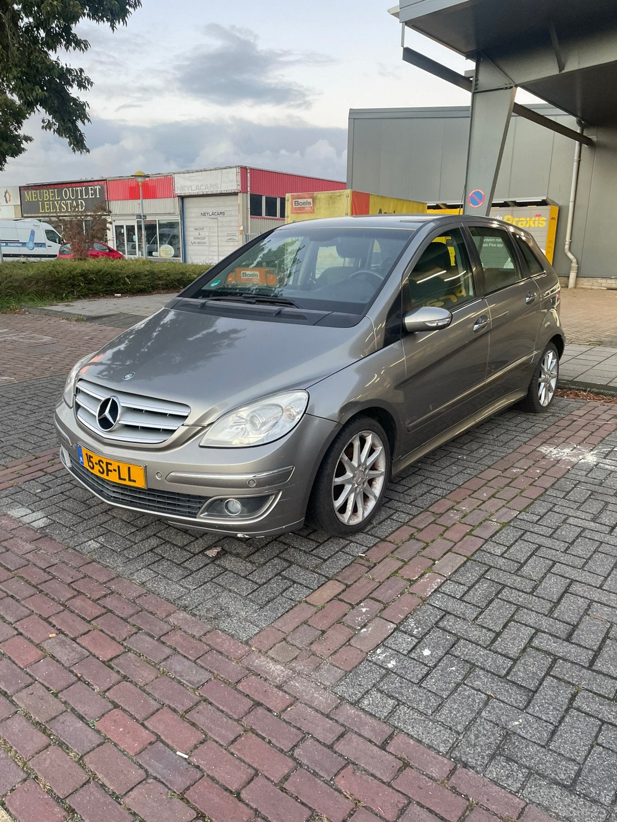 Mercedes-Benz B-Klasse 1.7 B170 5DRS CVT 2005 Grijs, 4 cilinders, 400 kg, 115 pk, Particulier