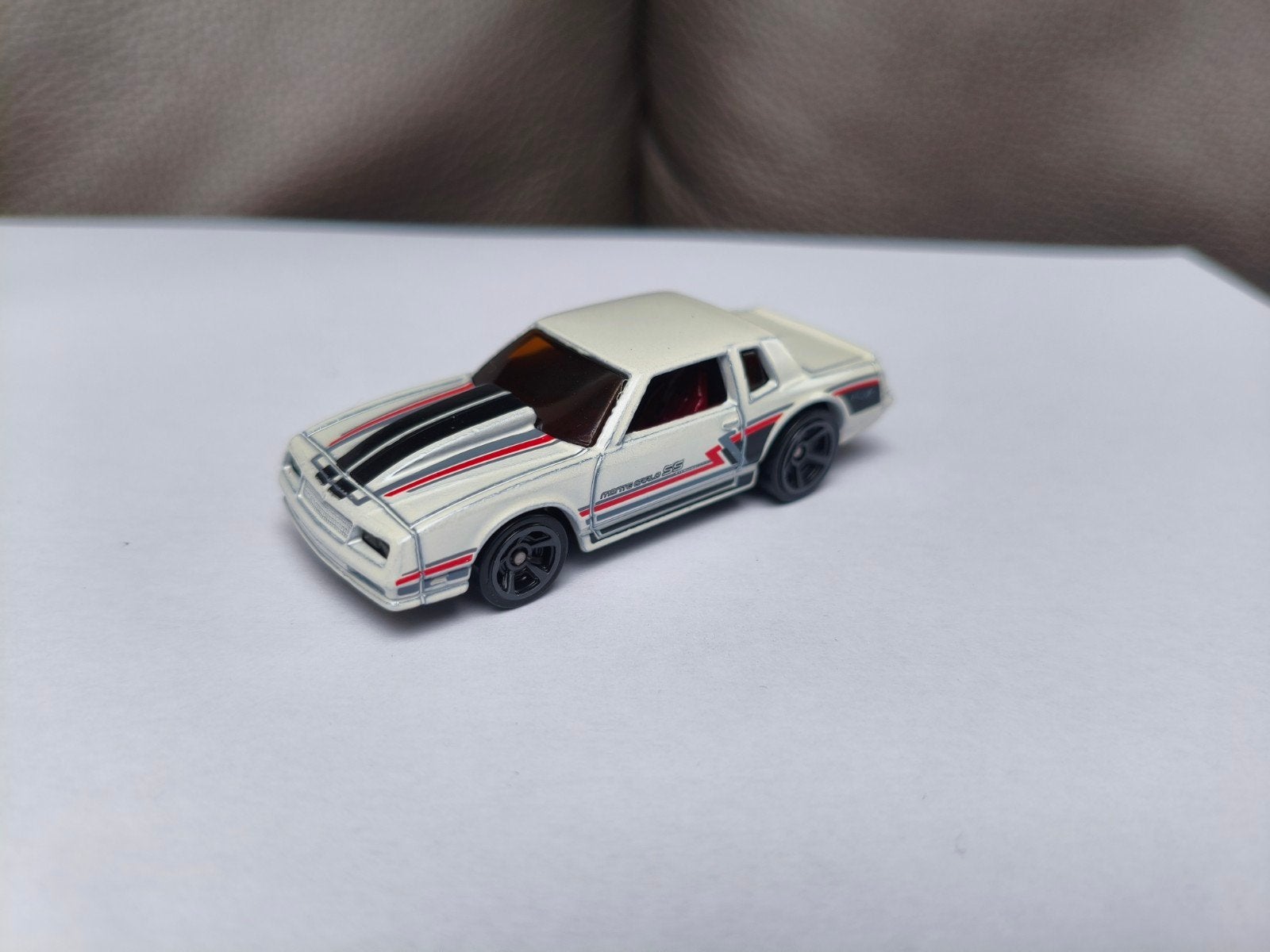 Hot Wheels Monte Carlo Mite Carlo - Wit met strepen, Ophalen of Verzenden, Zo goed als nieuw