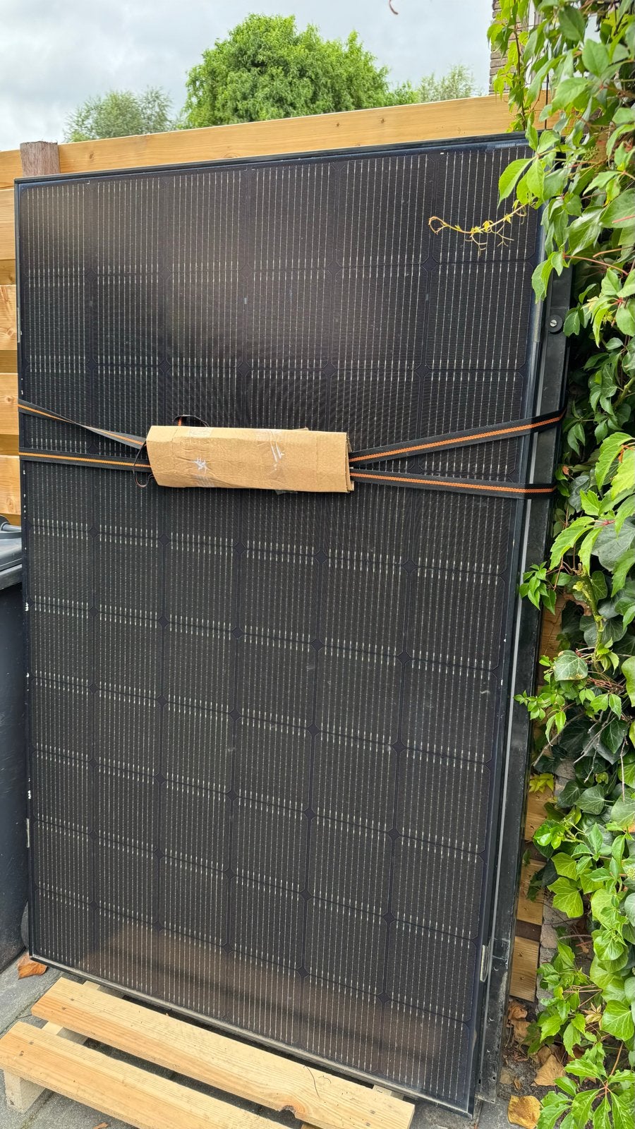 5 Zonnepanelen (LG 300Wp) met Hosola omvormer en bevestiging, Doe-het-zelf en Verbouw, Zonnepanelen en Toebehoren, Ophalen, Gebruikt