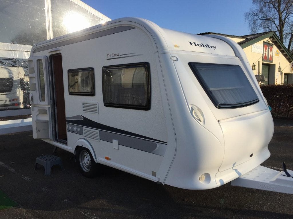Te koop hobby caravan 400sf de luxe, Koelkast, Hobby, Treinzit, Dwarsbed