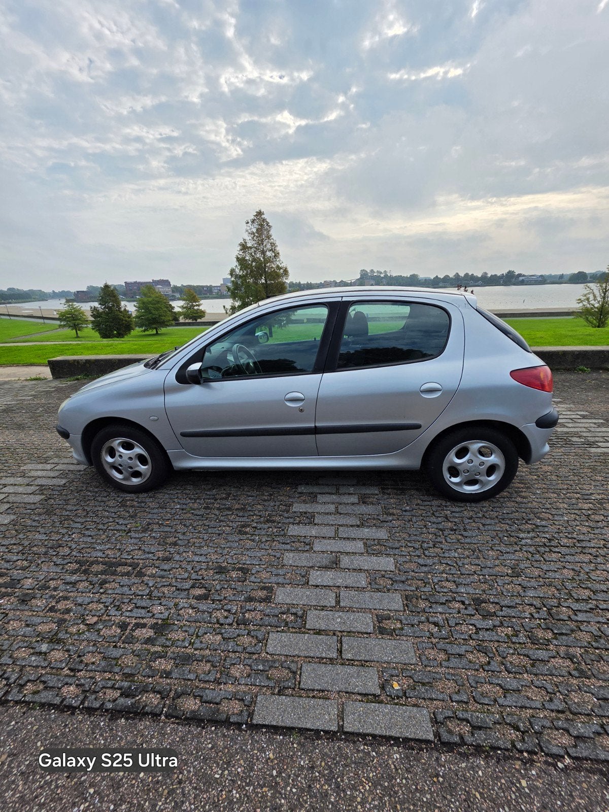 Peugeot 206 1.4 5D 2003 Grijs, Auto's, Voorwielaandrijving, 31 €/maand, 4 cilinders, Origineel Nederlands