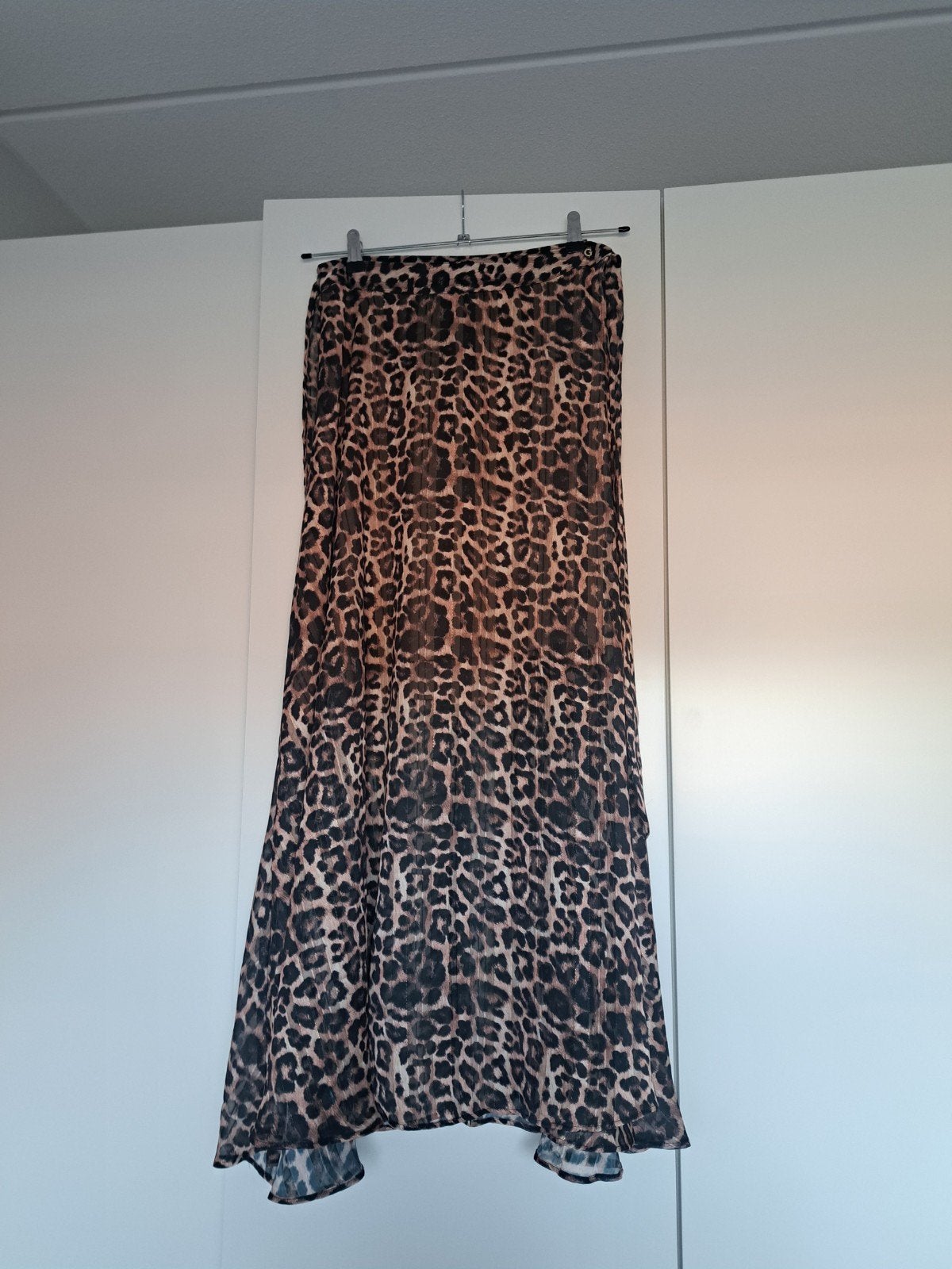 Guess Luipaardprint Rok Maat L, Kleding | Dames, Rokken, Guess, Meerkleurig, Maat 42/44 (L), Ophalen of Verzenden