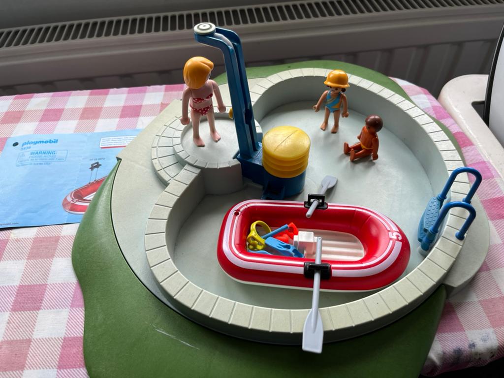 Playmobil zwembad 9422 met bootje 5439, Kinderen en Baby's, Speelgoed | Playmobil, Ophalen of Verzenden, Gebruikt, Los playmobil