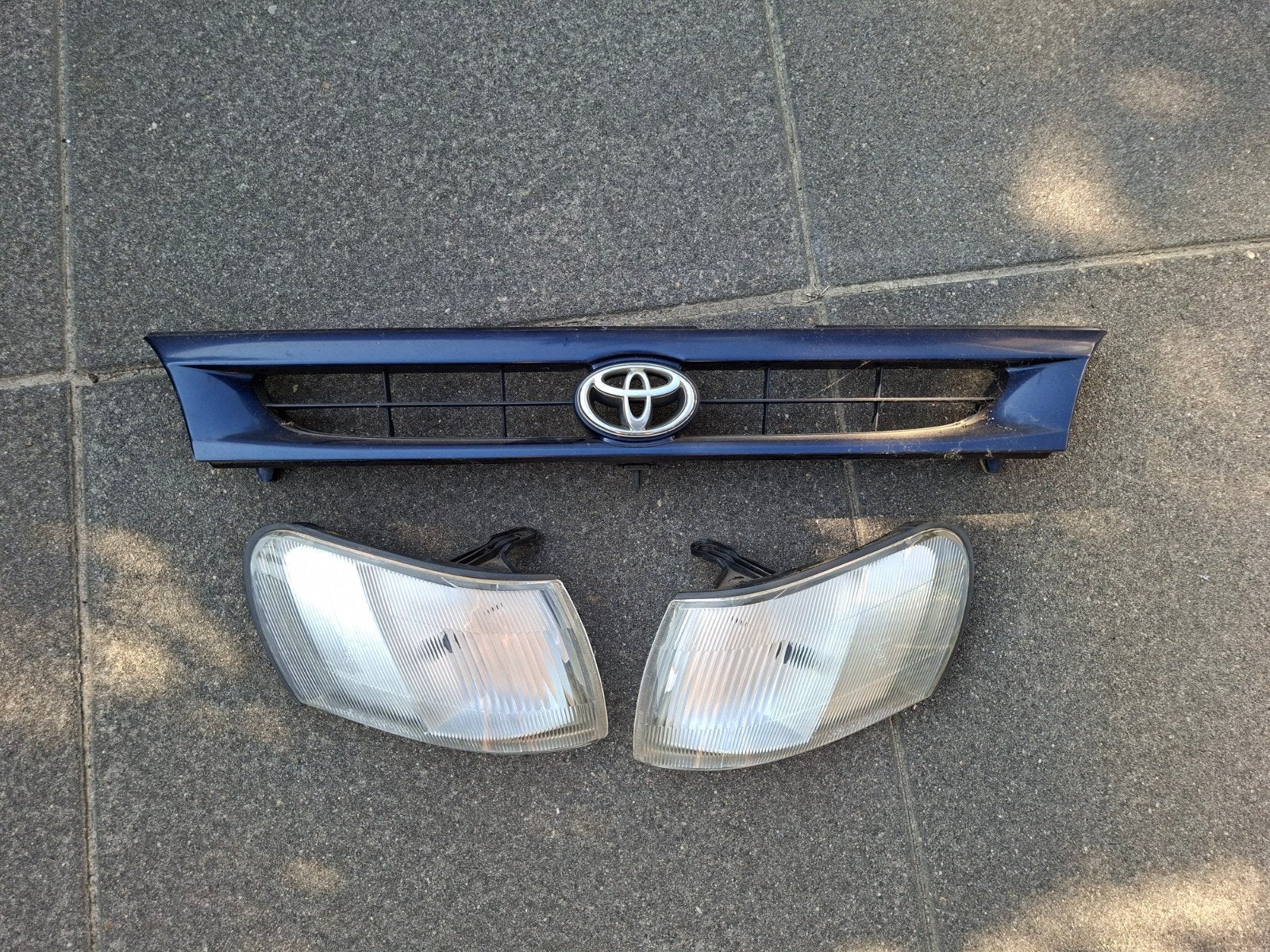 Toyota Corolla Grille en Knipperlichten (Gebruikt), Ophalen of Verzenden, Gebruikt, Toyota