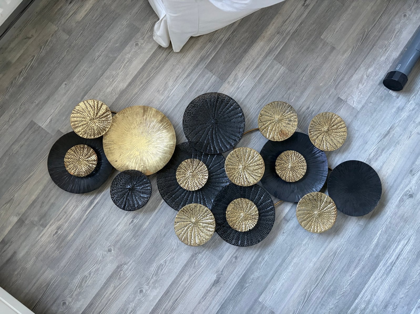 Moderne wanddecoratie goud/zwart metaal, Ophalen, Metaal, Wandsculptuur, Meerkleurig