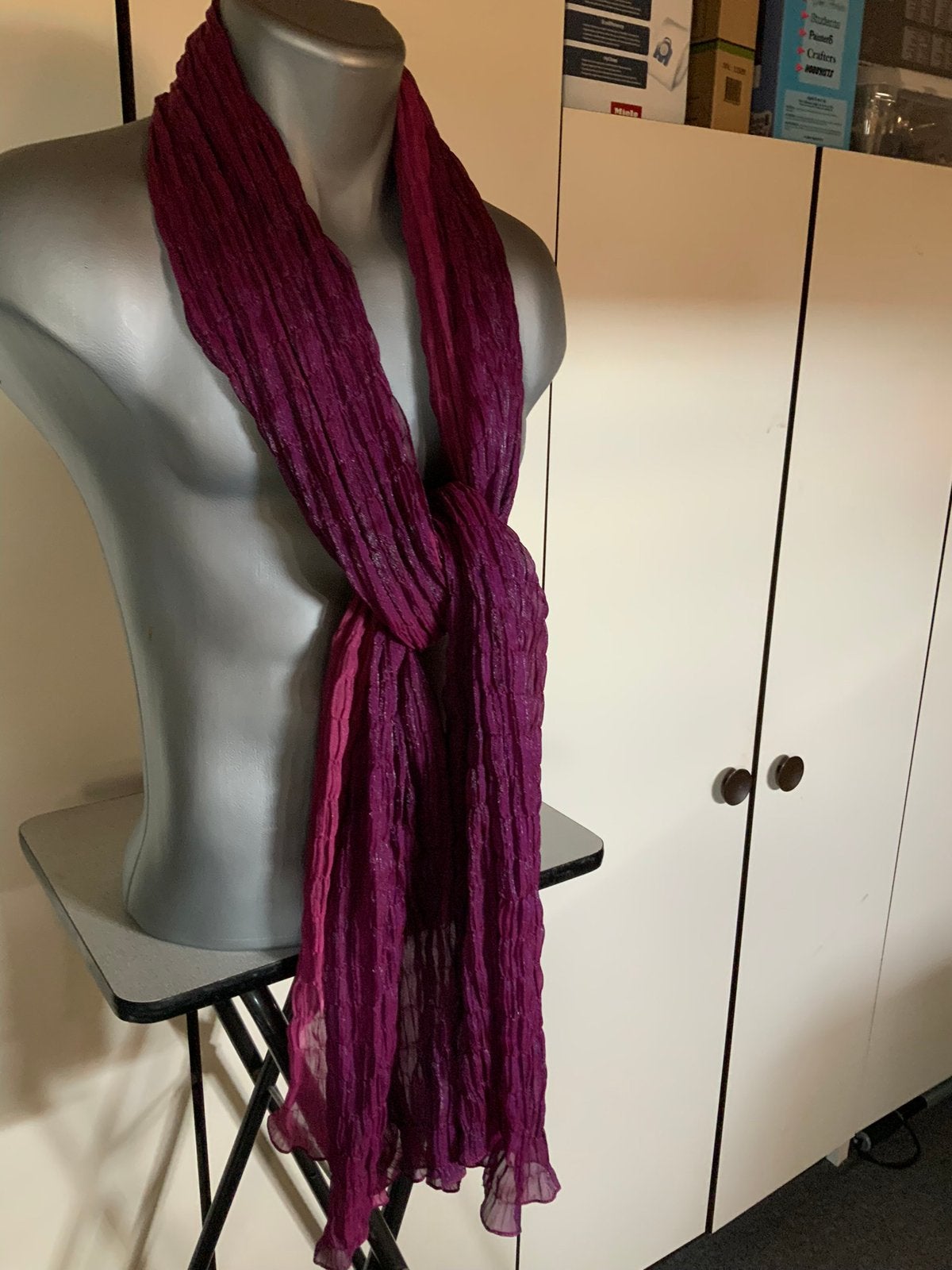 Leuke aubergine kleurige sjaal., Kleding | Dames, Mutsen, Sjaals en Handschoenen, Ophalen of Verzenden, Gedragen, Maat 46/48 (XL) of groter