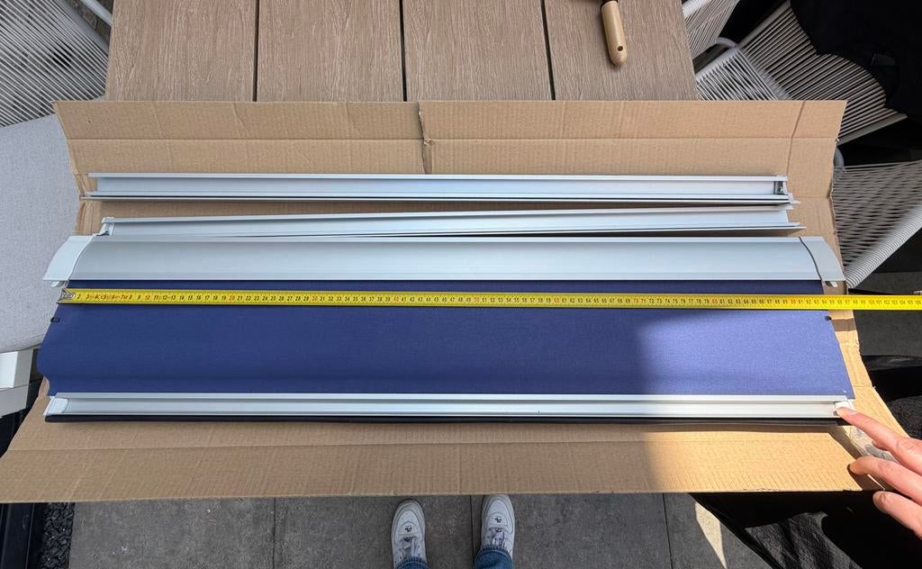 Donkerblauw verduisterend rolgordijn voor FAKRO dakraam, Ophalen, Nieuw, Blauw, 100 tot 150 cm