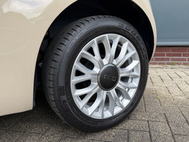 Fiat 500 1.2 Lounge Automaat *cappuccino *navi *nieuwstaat, Auto's, 1242 cc, 4 cilinders, 840 kg, 4 stoelen